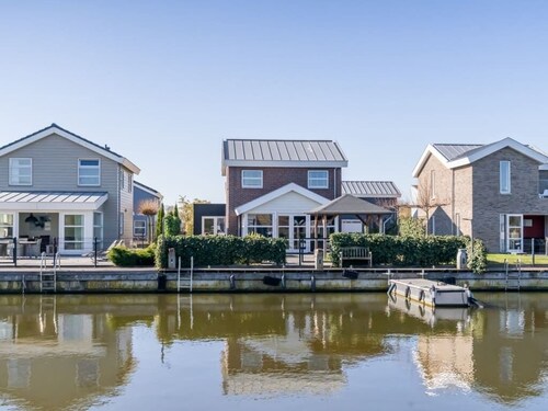 Robust und industriell, mit viel Platz um dem Haus, zum verstauen von Angel- oder Fahrradausrüstunge