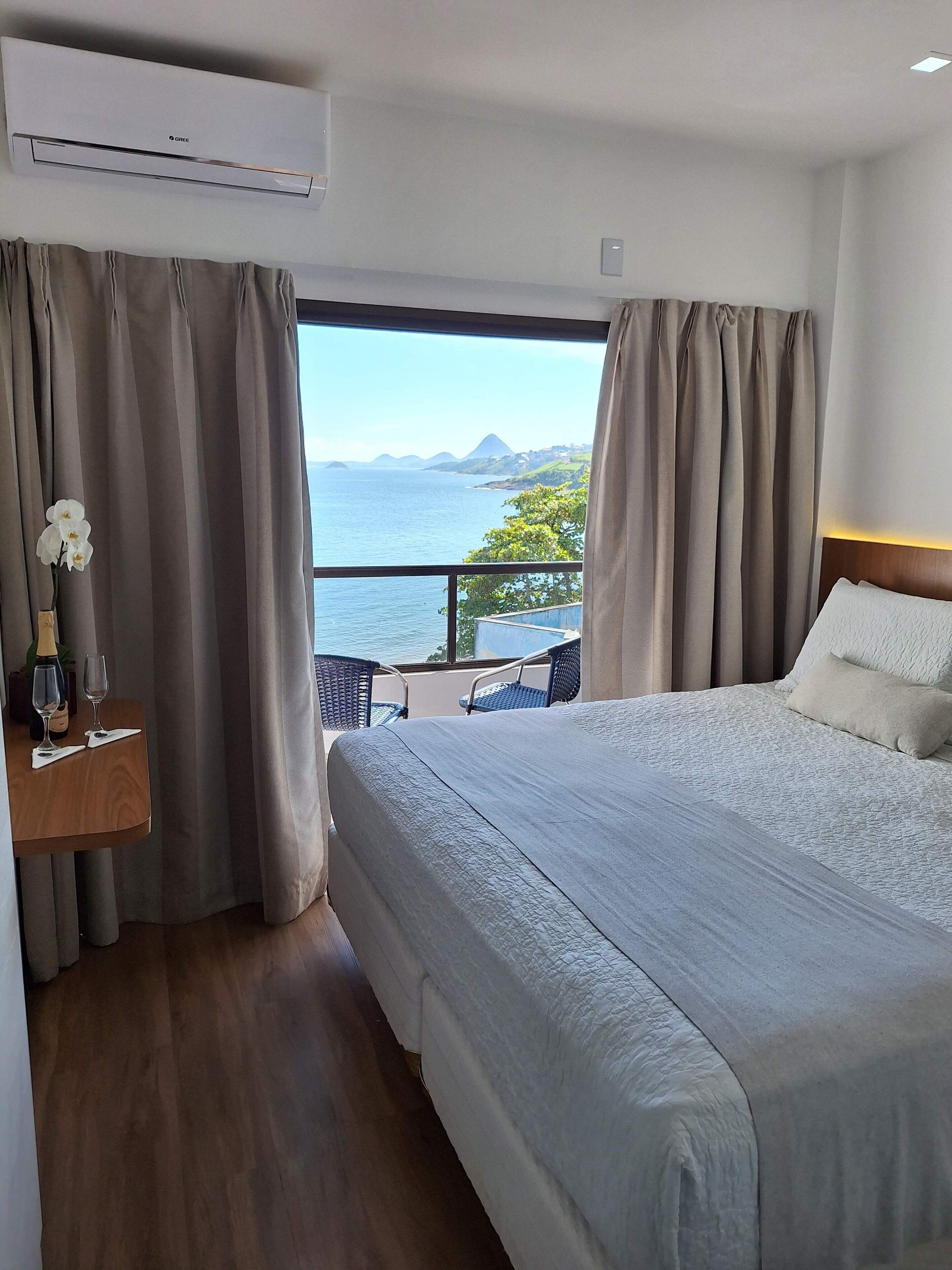 deluxe room, balcony, sea view | 1 bedroom, hypo-allergenic bedding, minibar, blackout curtains