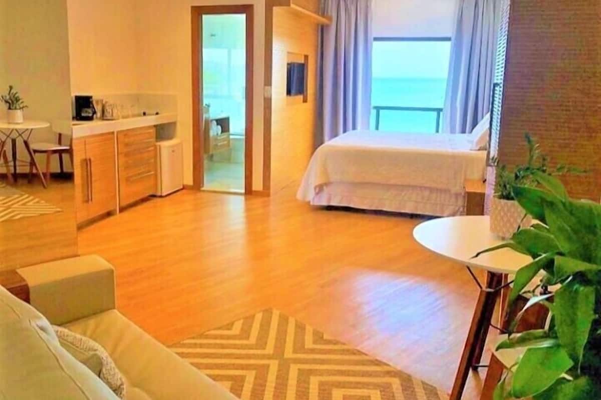 Hypo-allergenic bedding, minibar, blackout curtains