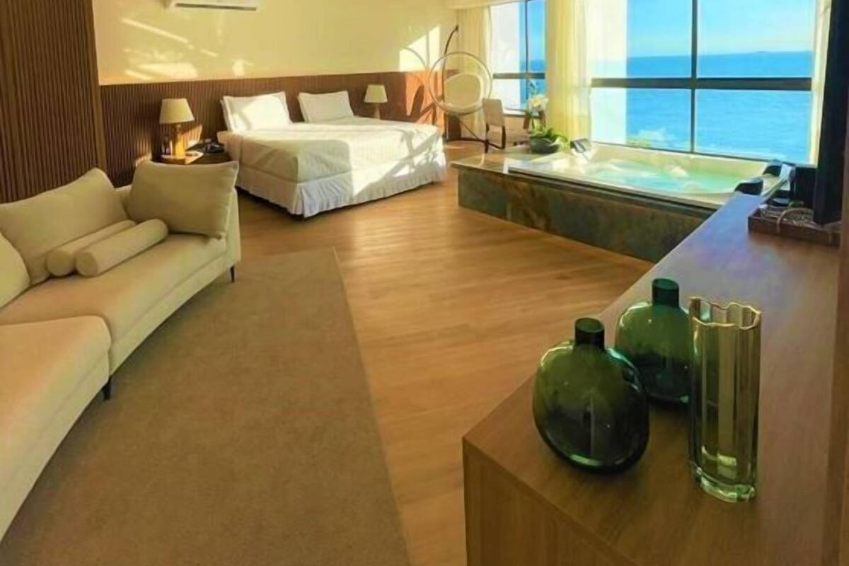Hypo-allergenic bedding, minibar, blackout curtains