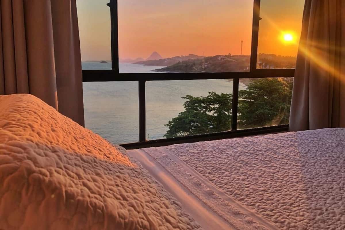 deluxe suite, hot tub, sea view | 1 bedroom, hypo-allergenic bedding, minibar, blackout curtains