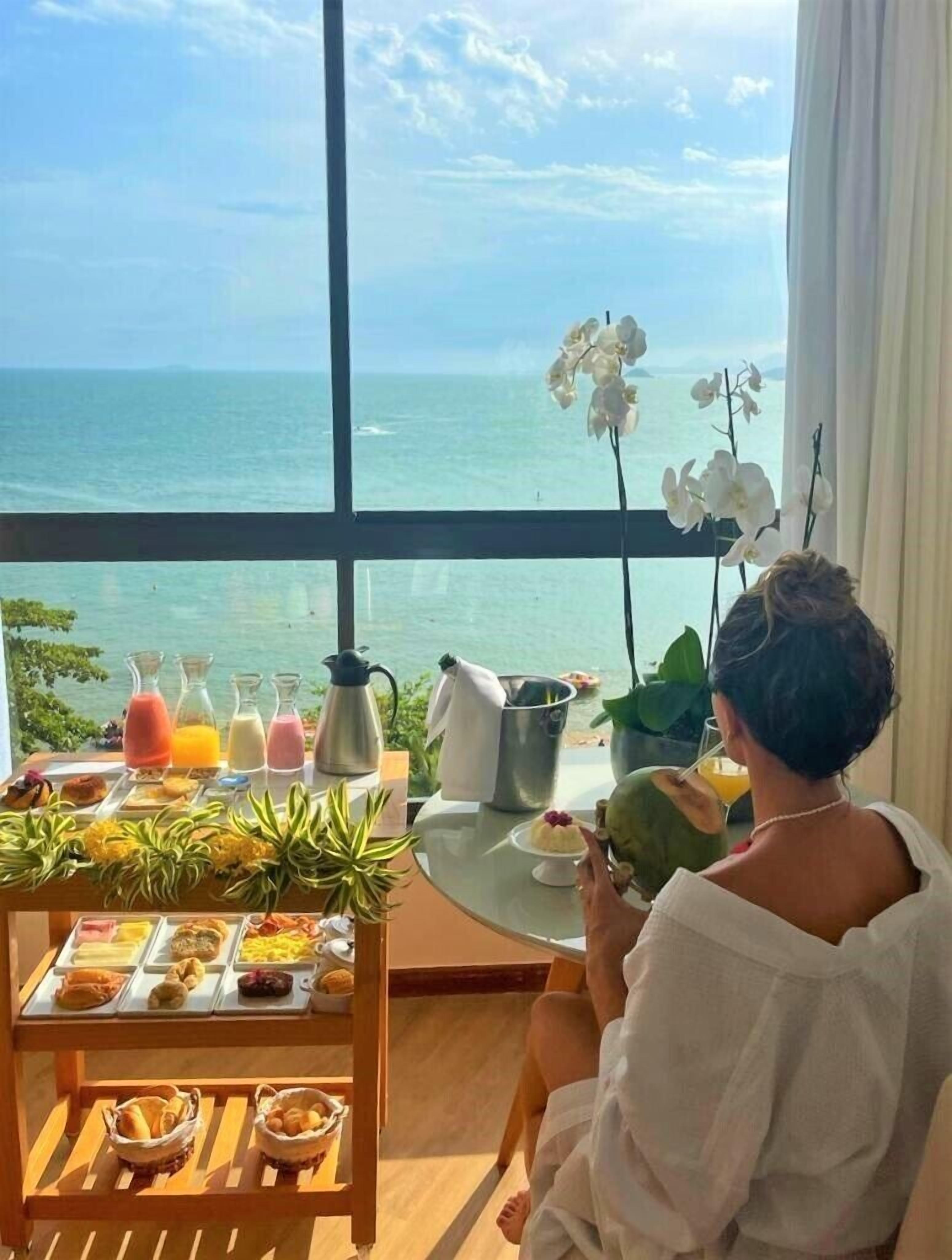 presidential suite, hot tub, sea view | 1 bedroom, hypo-allergenic bedding, minibar, blackout curtains