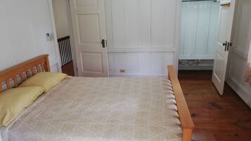 4 chambres, fer et planche à repasser, Wi-Fi gratuit, draps fournis