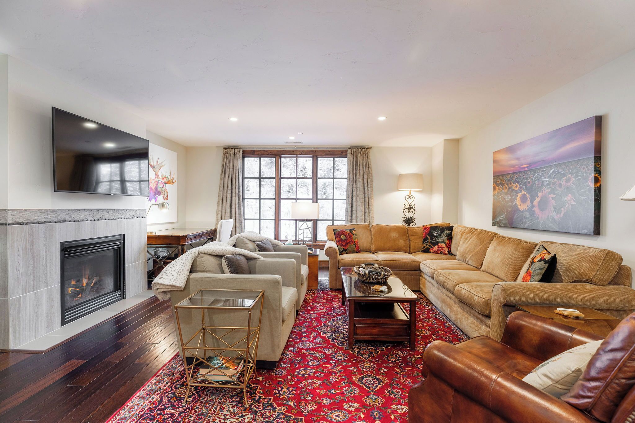 Smart TV, fireplace, stereo