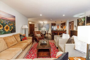 تلفزيون ذكي، مدفأة، كُتُب، س تيريو