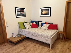 2 bedrooms, travel cot, free WiFi, bed sheets - Spacious apartment for up to 6 people. near the PresseggerSee and ski area Nassfeld (Görtschach)
