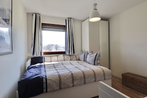 3 bedrooms, travel cot, free WiFi, bed sheets
