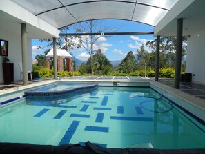 Indoor pool - Recreation house in temperate climate condominium. Country (Arbeláez)