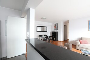 Apartment, 2 Schlafzimmer | Eigene Küche | Großer Kühlschrank, Mikrowelle, Ofen, Herdplatte