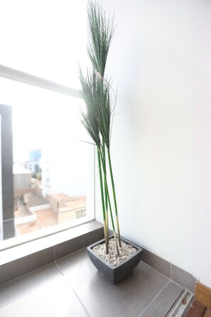 Căn hộ, 2 phòng ngủ | Trang trí khác biệt, trang bị nội thất với thiết kế riêng biệt, bàn 