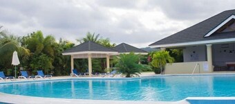 Sea Breeze Villa at Coolshade