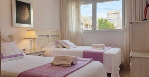 2 bedrooms, desk, iron/ironing board, free WiFi - Star of mediterranean apartment (Benidorm)