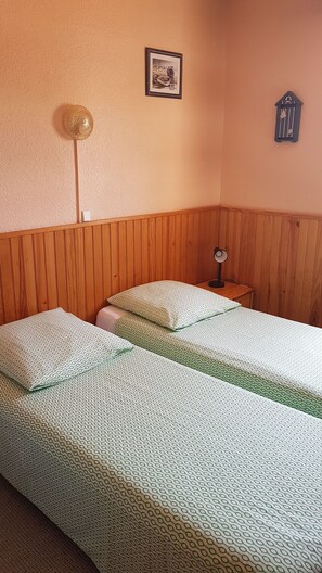 Bügeleisen/Bügelbrett, Bettwäsche