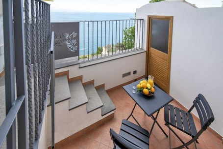 Outdoor dining. Sea Escape , Amalfi Coast Apartment
