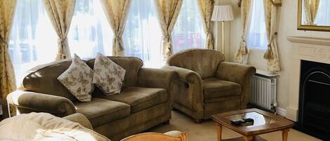 Télévision, cheminée