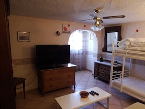 2 chambres, fer et planche Ă  repasser, Wi-Fi, draps fournis