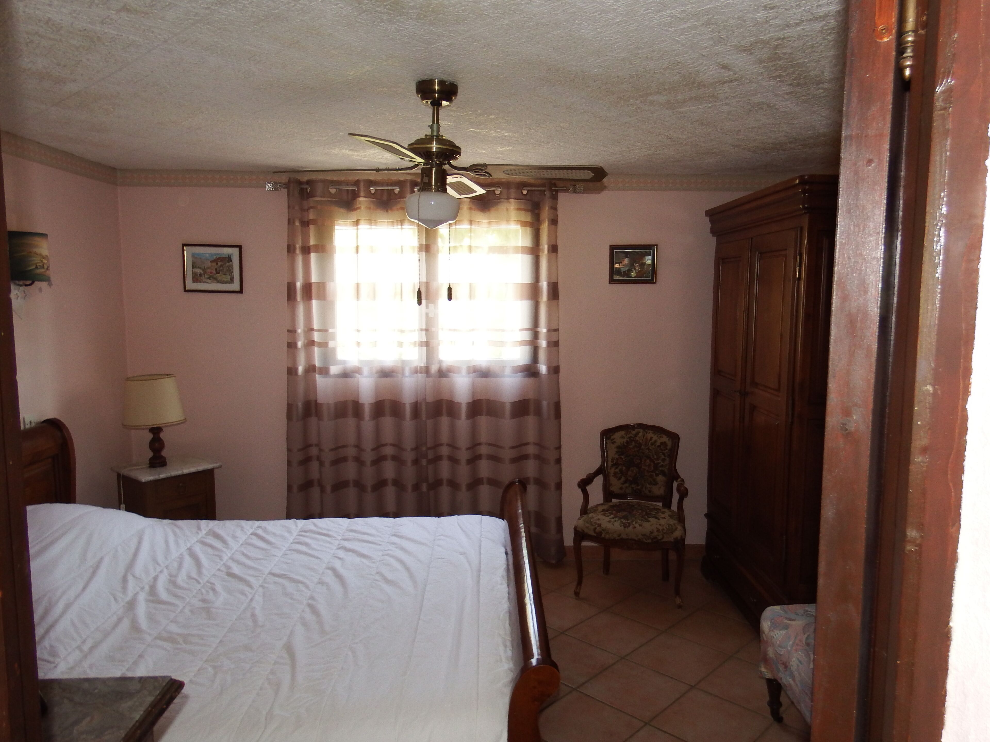 2 slaapkamers, een strijkplank/strijkijzer, wifi, beddengoed