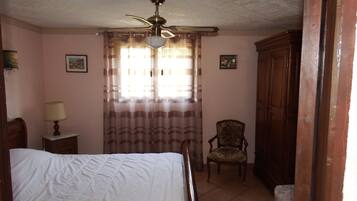 2 slaapkamers, een strijkplank/strijkijzer, wifi, beddengoed