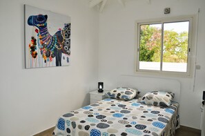 3 slaapkamers, een kluis op de kamer, een strijkplank/strijkijzer, wifi