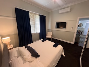 2 chambres, fer et planche à repasser, lit de bébé portatif, Wi-Fi