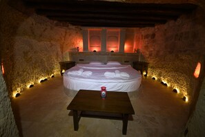 Junior Suite | Premium bedding, Select Comfort beds, individually decorated - Rose Nest Cave Otel (Ürgüp)
