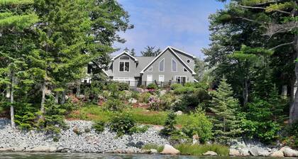 Casa aislada frente al mar con vistas a la bahía en constante cambio y fácil acceso a la costa