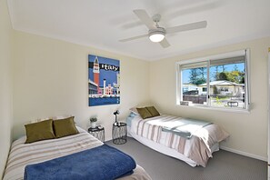 3 bedrooms, iron/ironing board, WiFi, bed sheets