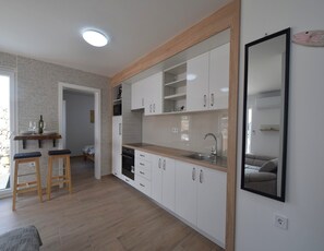 Apartment, 1 Bedroom, Jetted Tub | Private kitchen | Full-size fridge, microwave, oven, stovetop