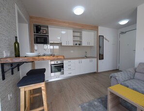 Apartment, 1 Bedroom, Jetted Tub | Private kitchen | Full-size fridge, microwave, oven, stovetop
