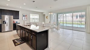 Coffee/tea maker, fridge, microwave, oven - Solara 5BR 4.5BA Pool Home (Kissimmee)