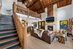 Smart TV, fireplace, stereo