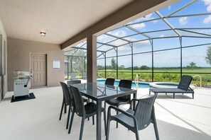 House | 5 bedrooms, desk, iron/ironing board, travel crib