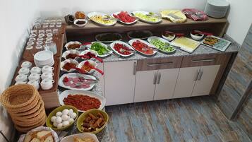 Free daily buffet breakfast