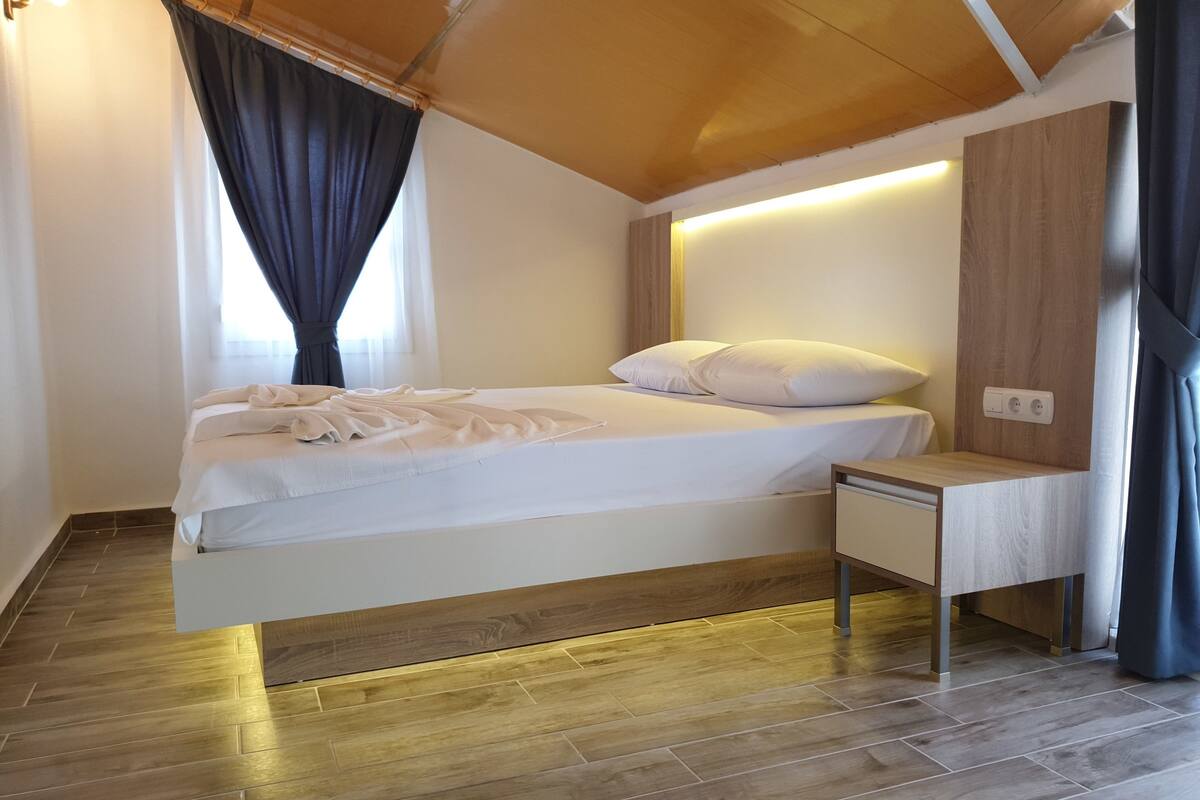 Classic Loft 404 (18m2) | Minibar, iron/ironing board (on request), WiFi (free), bed sheets