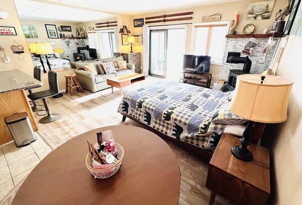 In-room safe, iron/ironing board, WiFi, bed sheets