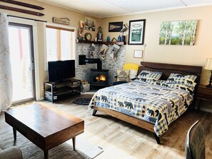 In-room safe, iron/ironing board, WiFi, bed sheets