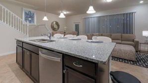 House | Private kitchen - Solterra 5BR Townhouse w Splash Pool (Davenport)