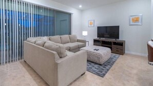 Flat-screen TV, DVD player - Solterra 5BR Townhouse w Splash Pool (Davenport)