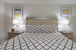 House | 5 bedrooms, desk, free WiFi - Solterra 5BR Townhouse w Splash Pool (Davenport)