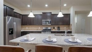 House | Private kitchen - Solterra 5BR Townhouse w Splash Pool (Davenport)