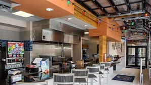House | Interior - Solterra 5BR Townhouse w Splash Pool (Davenport)