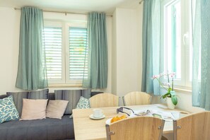 Unclassified image, 3 of 21, button