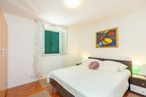 Unclassified image, 5 of 21, button