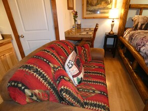 WiFi, bed sheets - Yellowstone Studio # 4. Just One Mile From Yellowstone's Main Entrance (West Yellowstone)