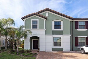 Exterior - Solterra 5BR Townhome w Splash Pool (Davenport)