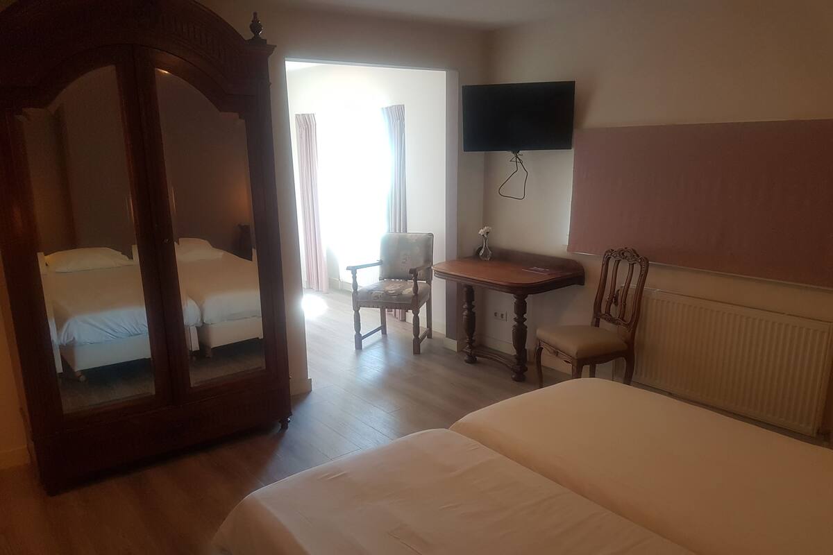Triple Room | In-room safe, desk, blackout curtains, iron/ironing board