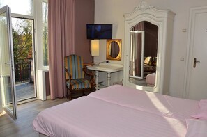 Double Room | In-room safe, desk, blackout curtains, iron/ironing board
