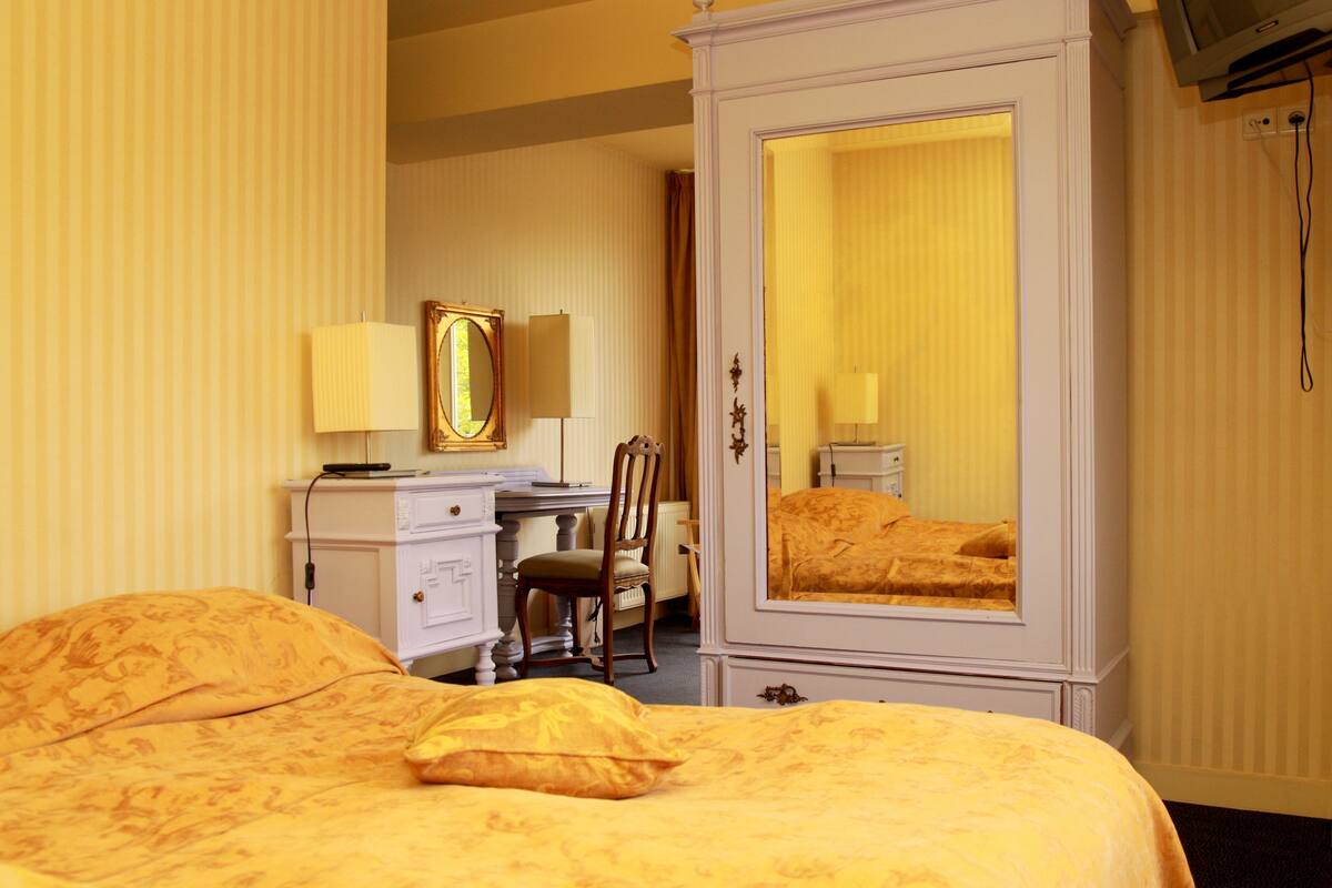 Double Room | In-room safe, desk, blackout curtains, iron/ironing board