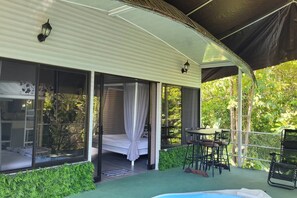 Property grounds - Relaxing Luxury Jungle Escape in Quepos with Jacuzzi, Zipline, Pool and more (Parrita)