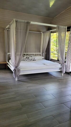 Iron/ironing board, WiFi - Relaxing Luxury Jungle Escape in Quepos with Jacuzzi, Zipline, Pool and more (Parrita)